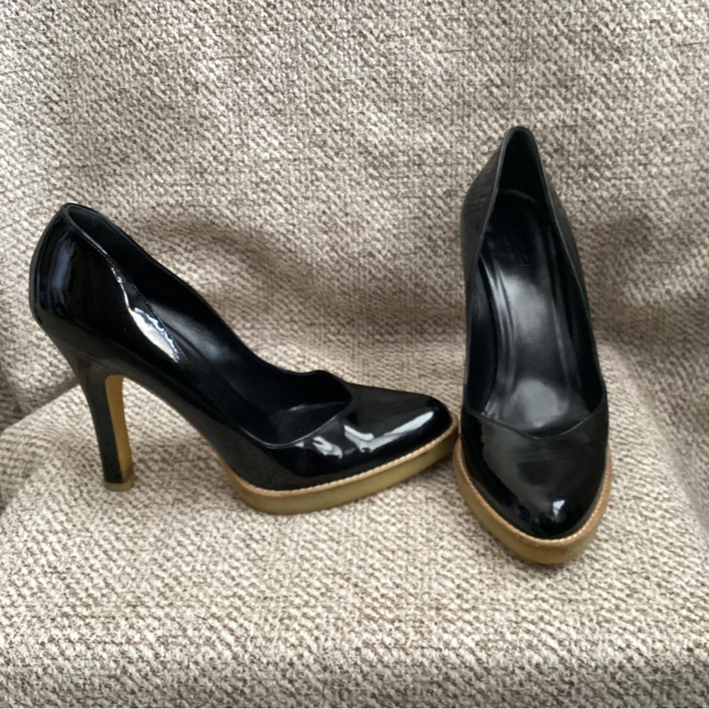 Authentic Gucci Gum Sole Platform Pumps, Size 37